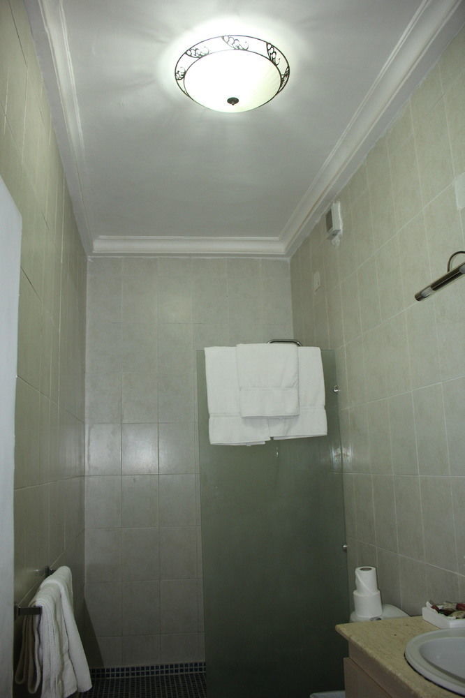 Palm Spring Resort Monrovia Zewnętrze zdjęcie