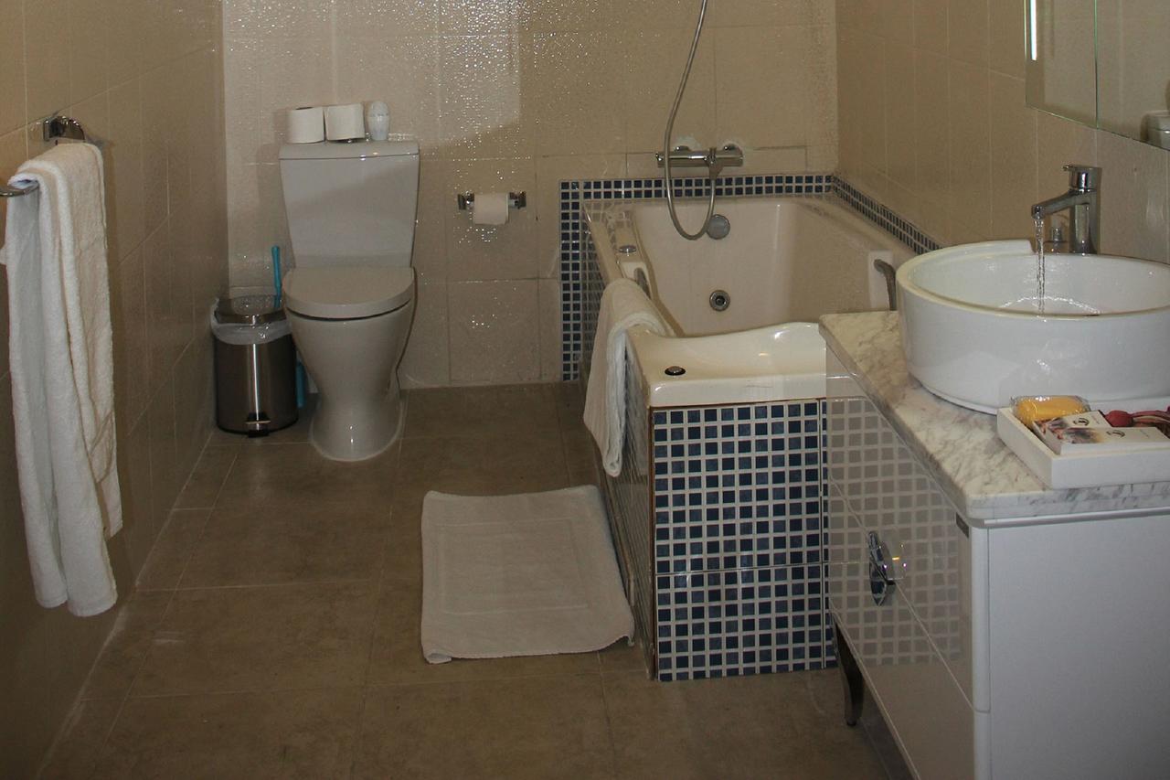 Palm Spring Resort Monrovia Zewnętrze zdjęcie