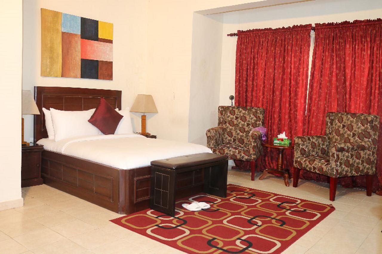 Palm Spring Resort Monrovia Zewnętrze zdjęcie