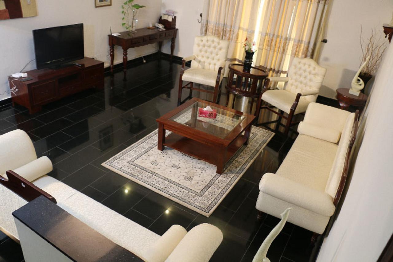 Palm Spring Resort Monrovia Zewnętrze zdjęcie