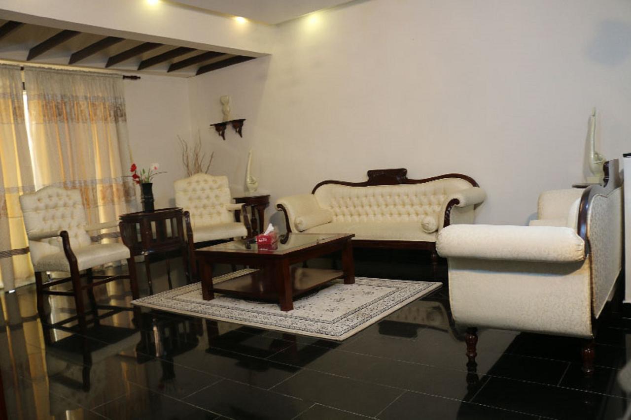 Palm Spring Resort Monrovia Zewnętrze zdjęcie